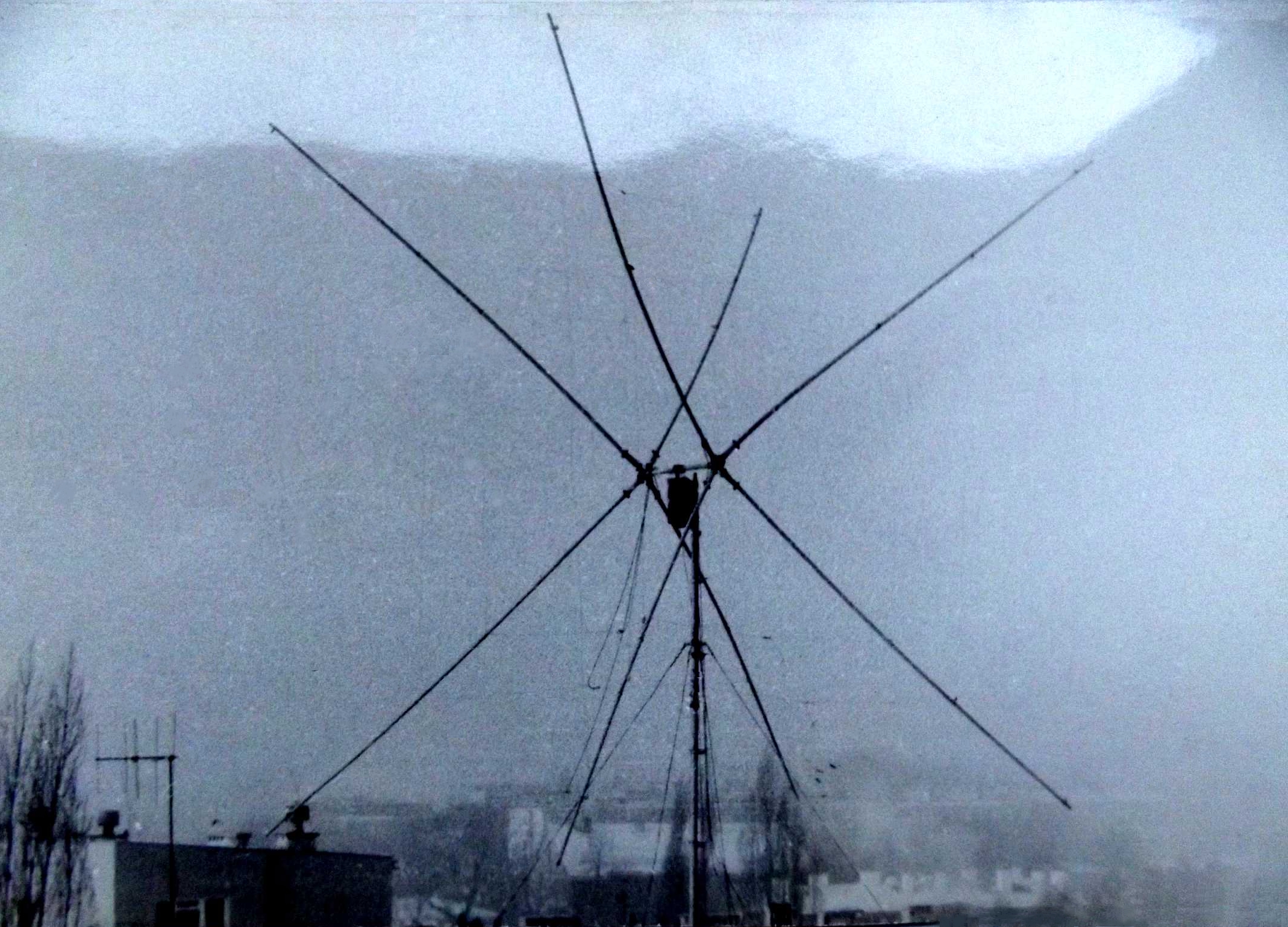 antena QUbical Quad zainstalowana na Czwarktu w 1974 roku